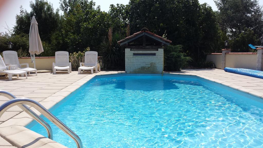 Les Tilleuls Bed & Breakfast Saint-Pe-Delbosc Bagian luar foto