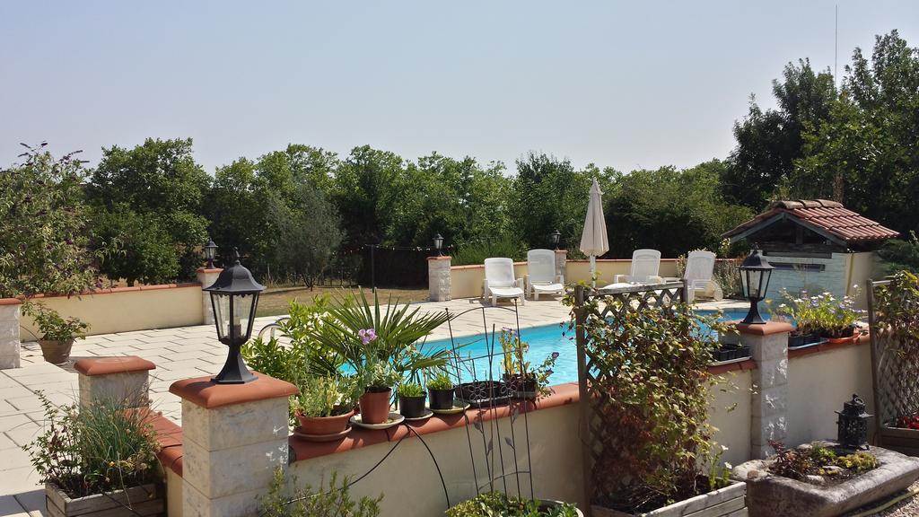 Les Tilleuls Bed & Breakfast Saint-Pe-Delbosc Bagian luar foto